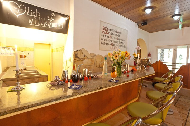 Lounge 21 of 26