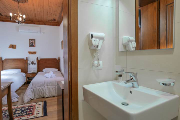 Room 52 of 62