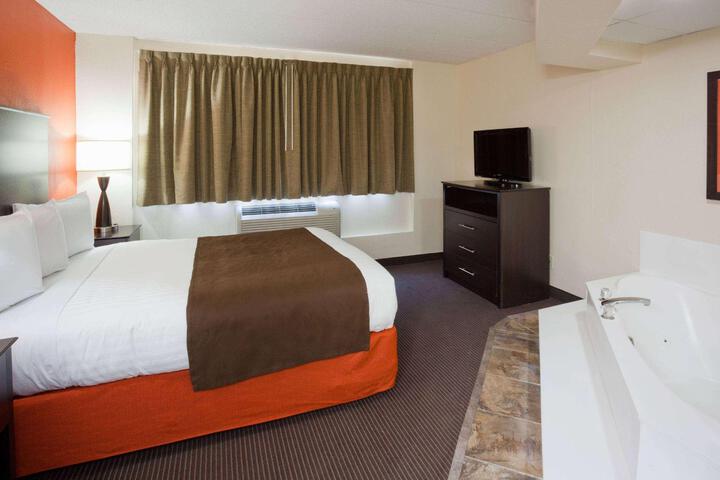 1 Queen Bed Accessible Room First Floor (6 of 9)