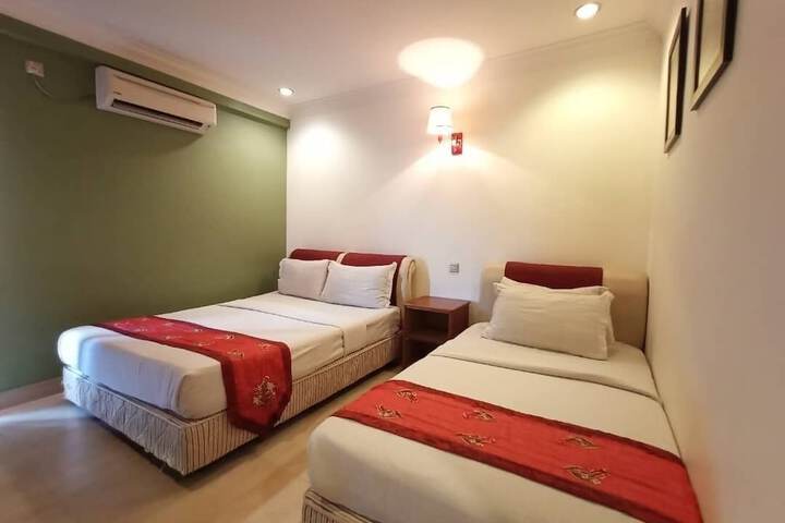 Room 13 of 32