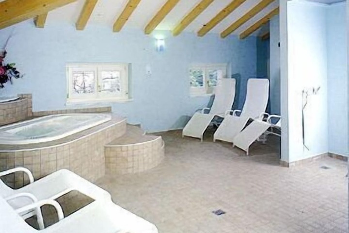 Spa 12 of 25