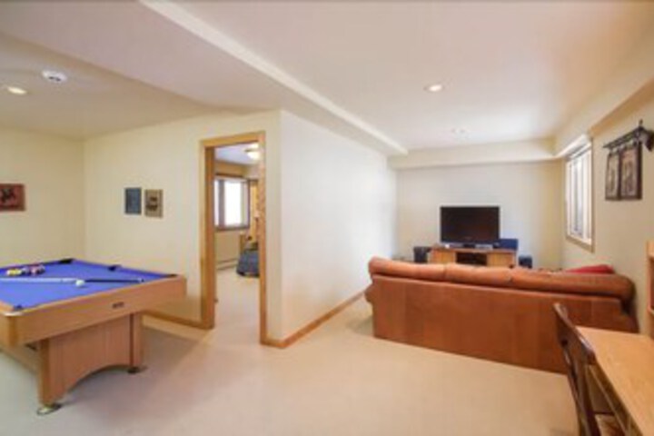 Room 9 of 17