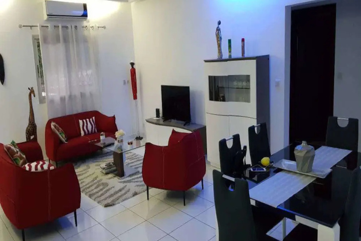 Room 4 of 9
