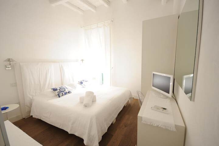 Room 10 of 68