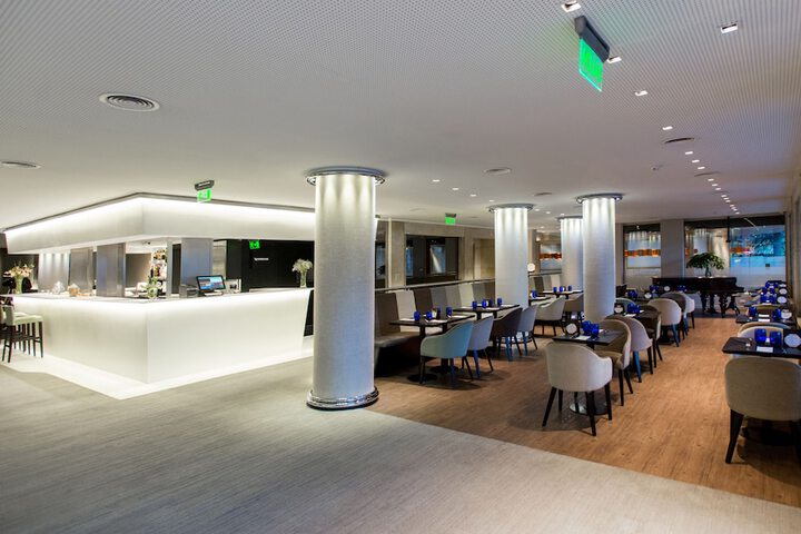 Lounge 59 of 77