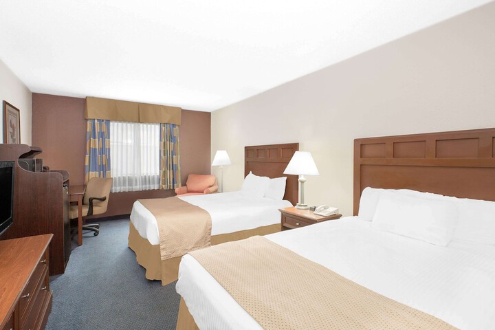 2 Double Beds (3 of 3)