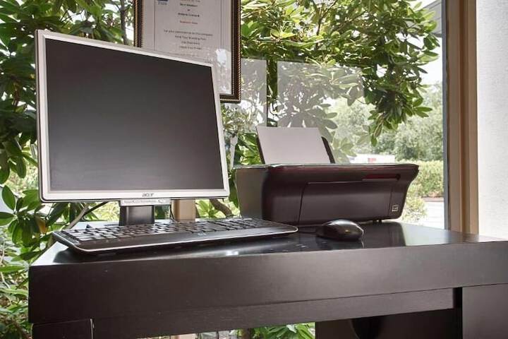 Business Center 24 of 45