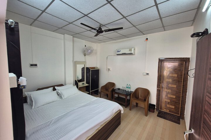Room 4 of 31