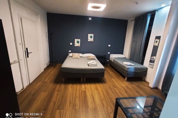 Room 2 of 32