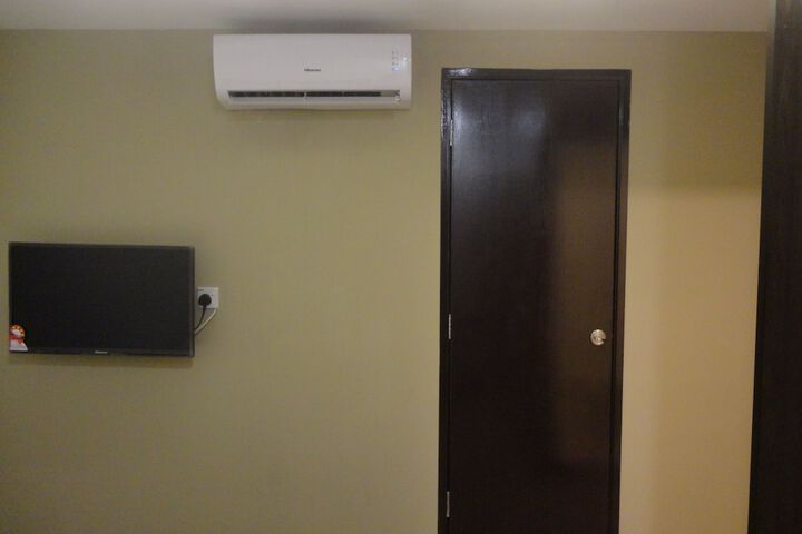 Room 11 of 18