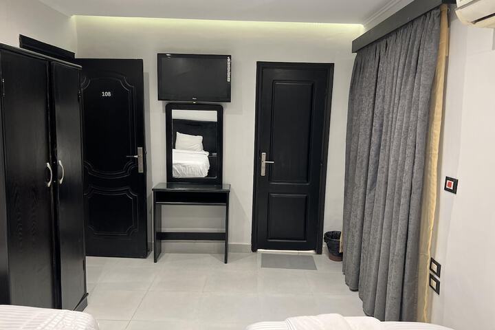 Room 9 of 107