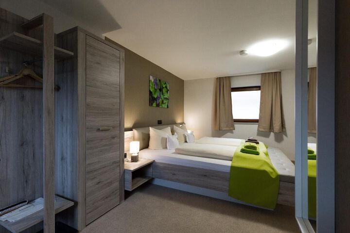 Room 14 of 48