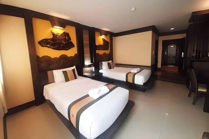 Room 13 of 76