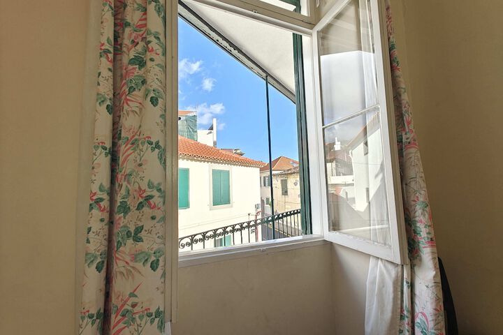 Room 15 of 141