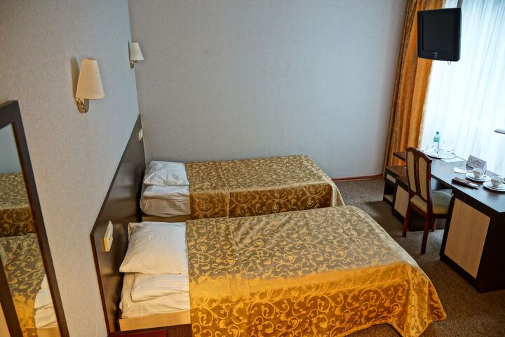 Room 7 of 90