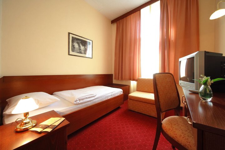 Room 6 of 6