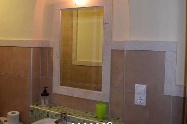 Room 16 of 19
