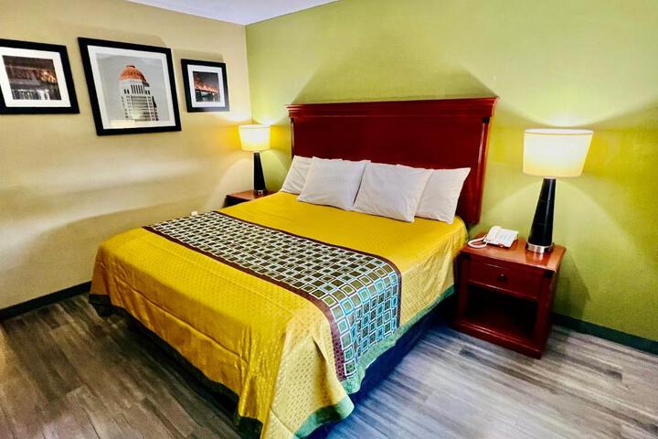 Deluxe King Bed (6 of 10)