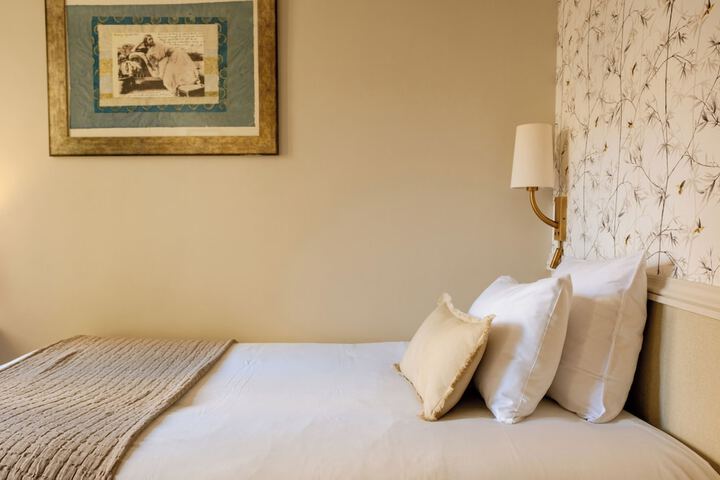 Room 34 of 65