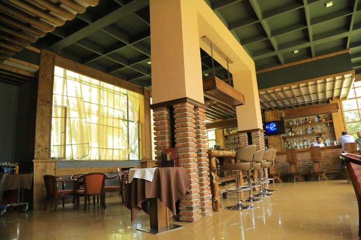 Lounge 20 of 39
