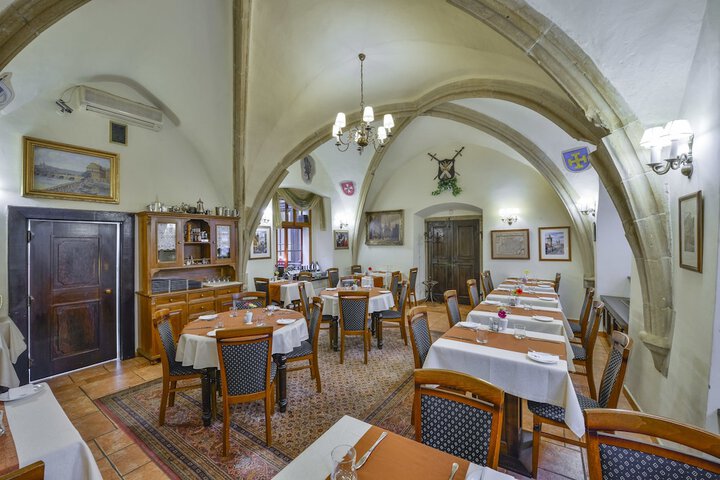 Dining 42 of 61
