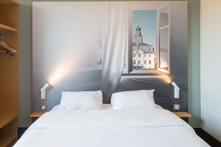 Room 9 of 40