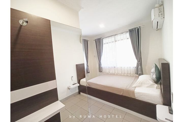 Room 22 of 49