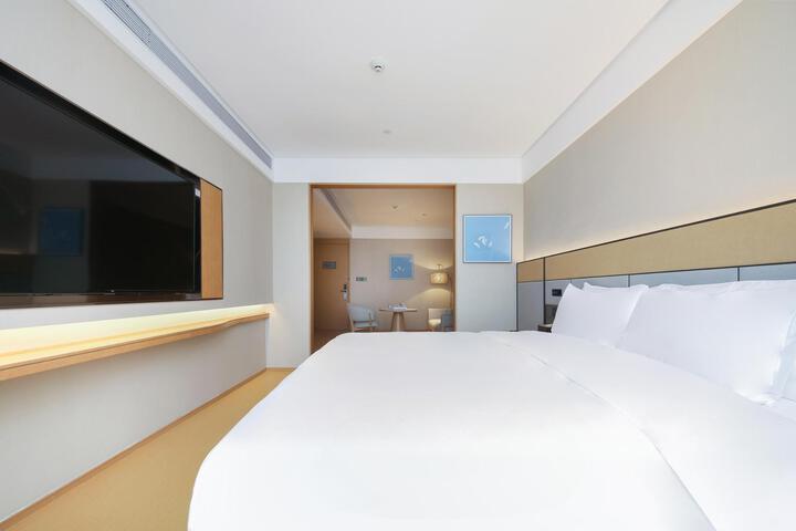 Room 4 of 18