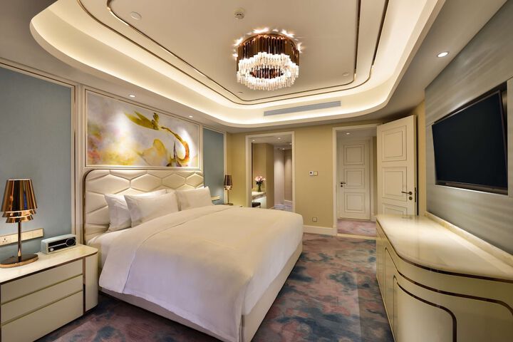 Room 34 of 110