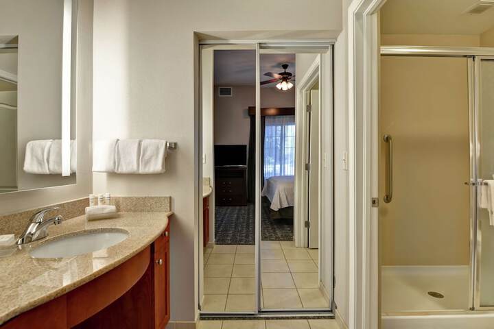 Room 34 of 60