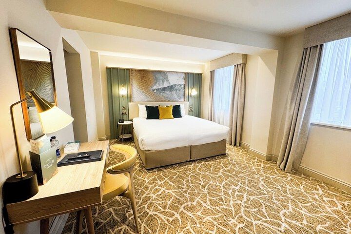 Room 42 of 99