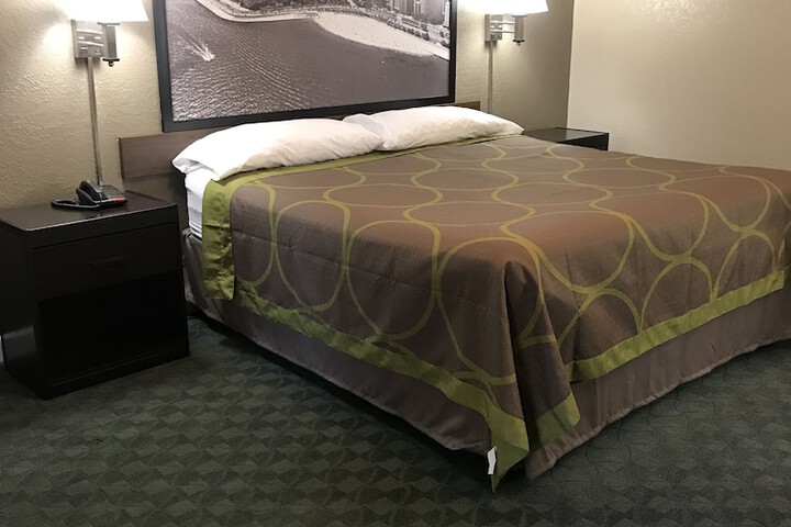 Room 9 of 28