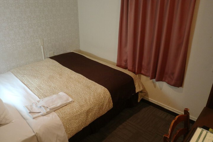 Room 4 of 25