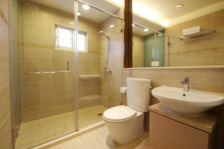 Room 6 of 28