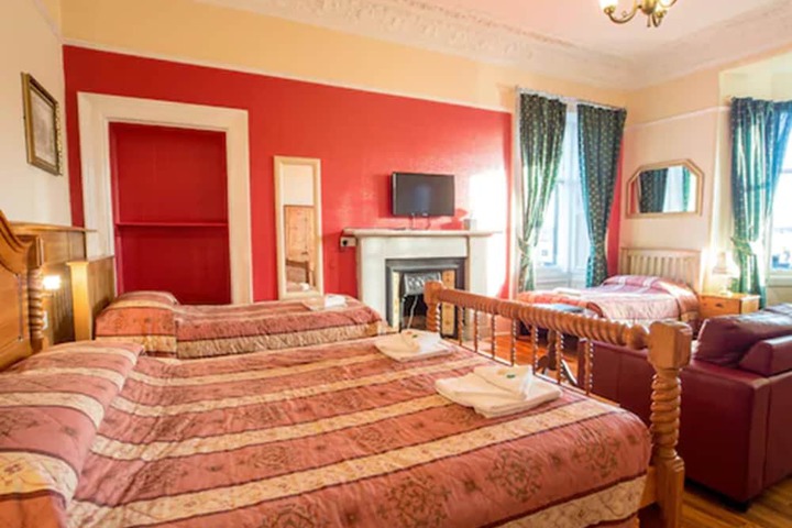 Room 14 of 33