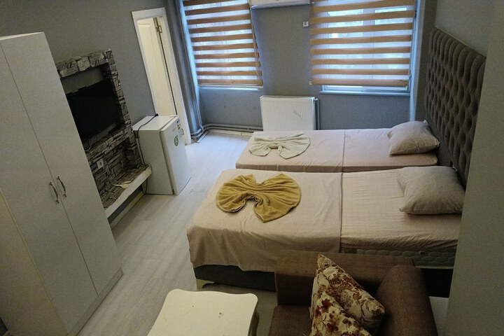 Room 10 of 12