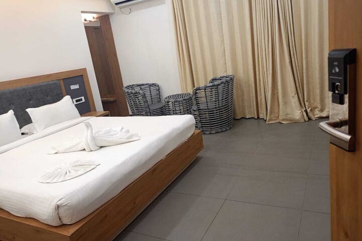 Room 3 of 40