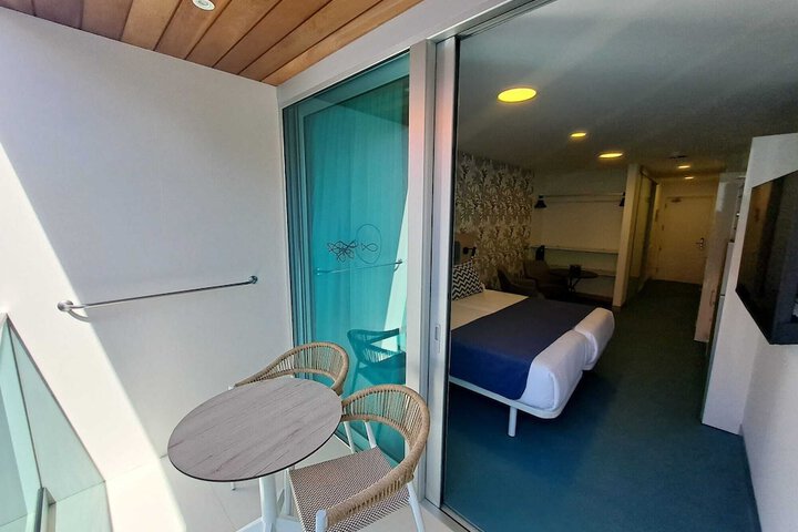 Room 4 of 18