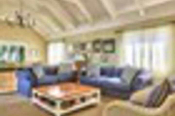 Lounge 95 of 132
