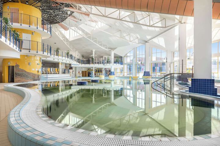 Hotel with Pool