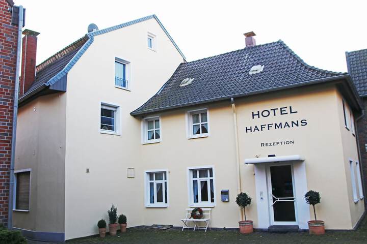 Hotel Exterior 39 of 45