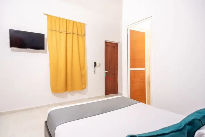 Room 5 of 9