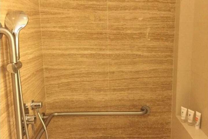 Room 50 of 108