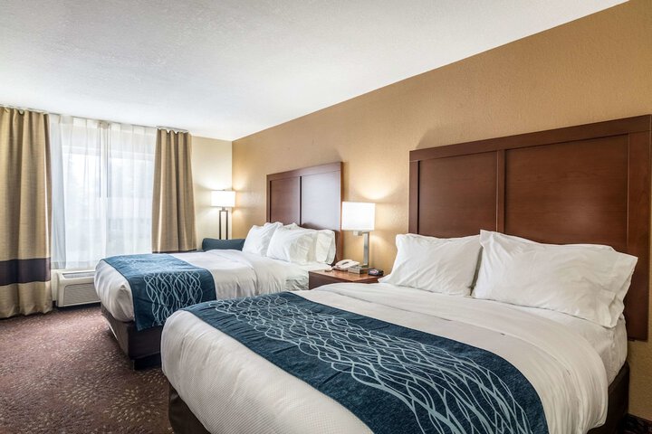1 Queen Bed (4 of 13)