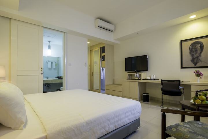 Room 10 of 24