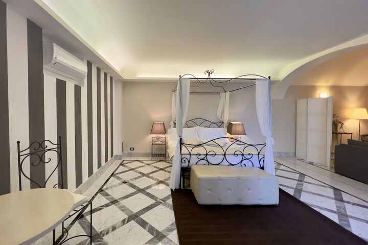 Room 34 of 86
