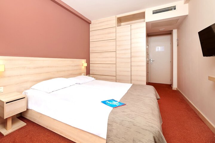 Room 14 of 72