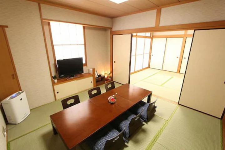 Room 8 of 25