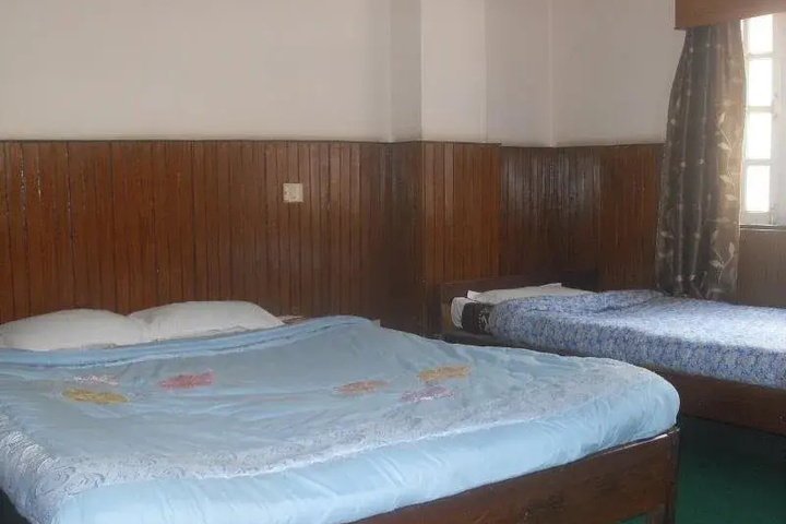 Room 2 of 8