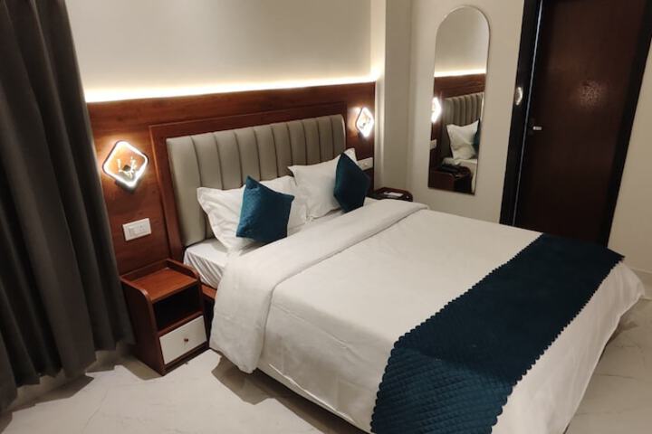 Room 3 of 14
